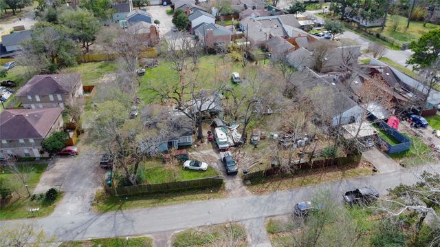 9229 Kerrwood Lane, Houston, TX 77080