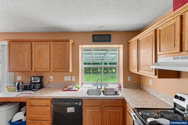 720 Del Mar Dr, Aumsville, OR 97325