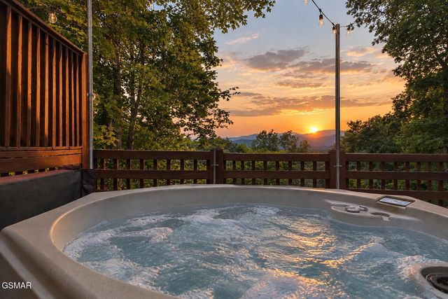 531 Gatlin Drive, Gatlinburg, TN 37738