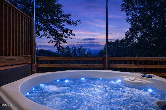 531 Gatlin Drive, Gatlinburg, TN 37738