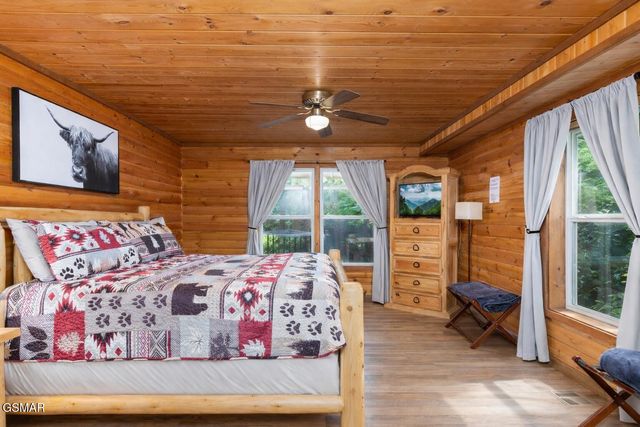 531 Gatlin Drive, Gatlinburg, TN 37738