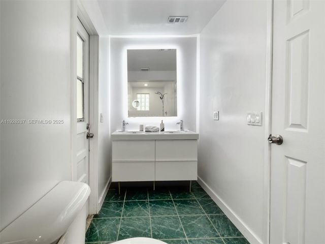 11390 NW 37th St, Coral Springs, FL 33065