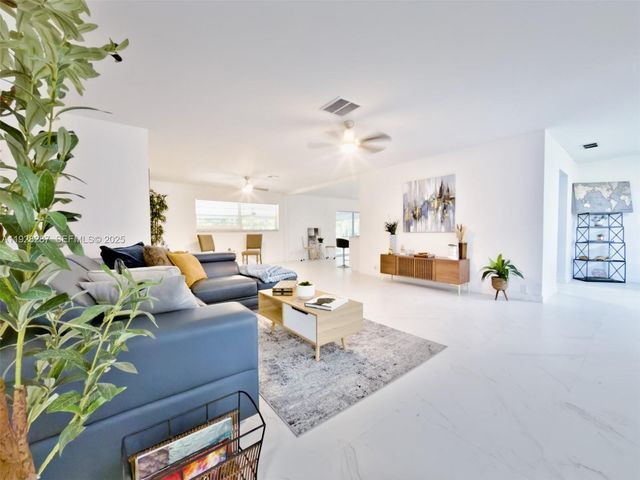 11390 NW 37th St, Coral Springs, FL 33065