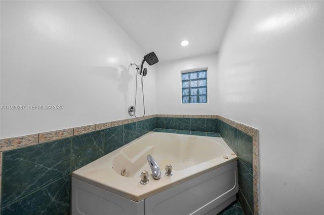 11390 NW 37th St, Coral Springs, FL 33065