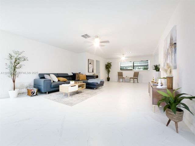 11390 NW 37th St, Coral Springs, FL 33065