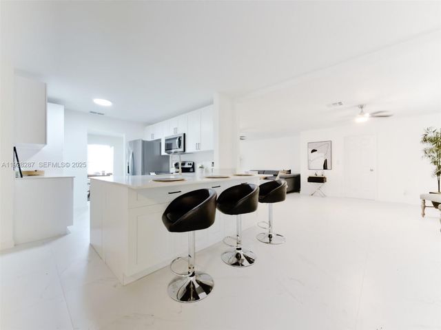 11390 NW 37th St, Coral Springs, FL 33065