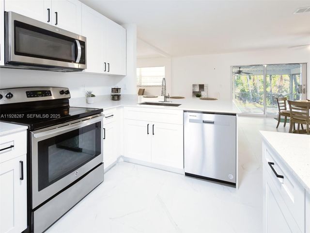 11390 NW 37th St, Coral Springs, FL 33065