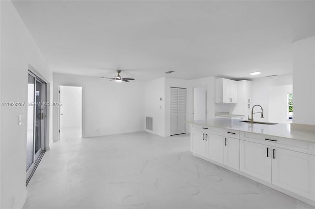 11390 NW 37th St, Coral Springs, FL 33065