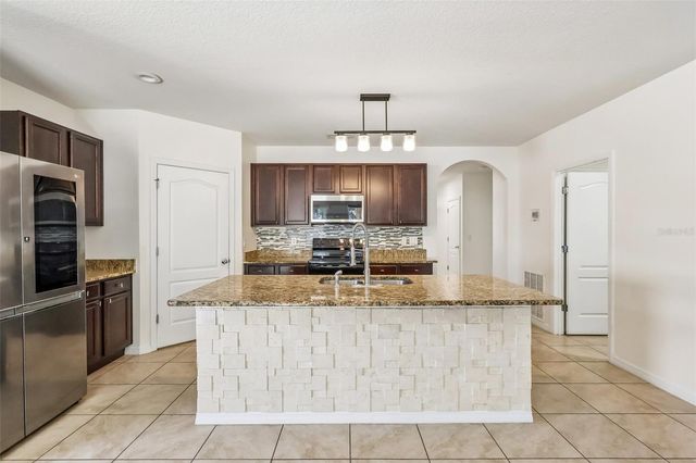 476 SQUIRES GROVE DRIVE, Winter Haven, FL 33880