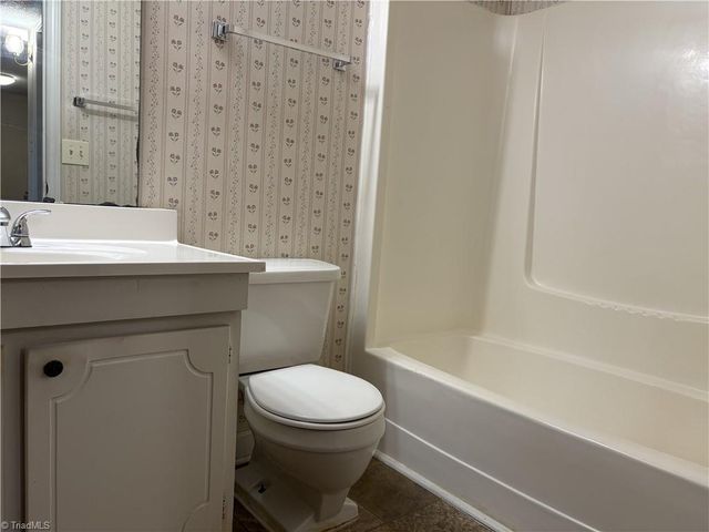 208 Northpoint Avenue K, High Point, NC 27262