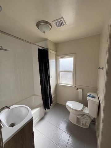 147 West Ave, Oakdale, CA 95361