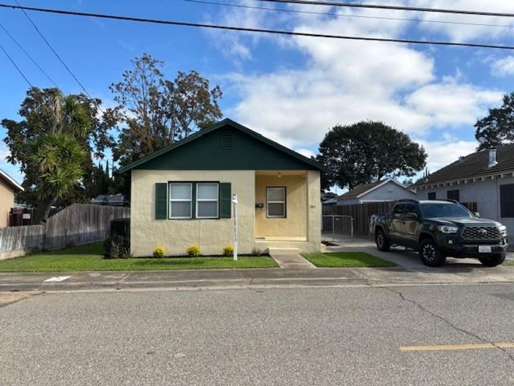 147 West Ave, Oakdale, CA 95361