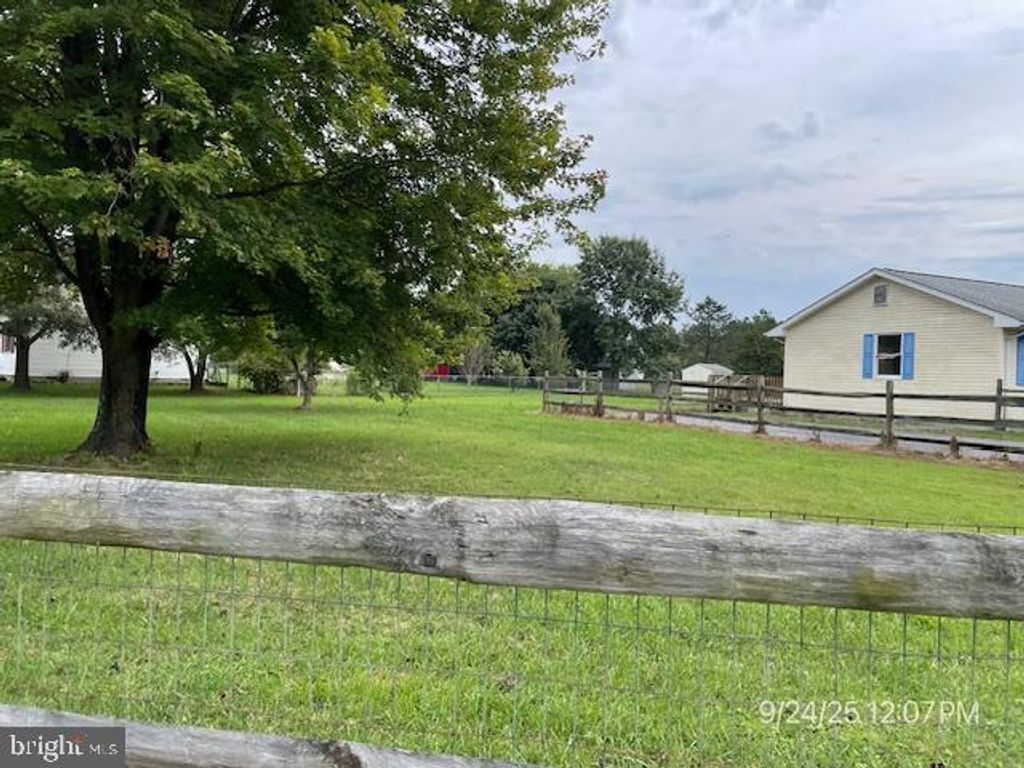 105 DOWNES DR, Hartly, DE 19953