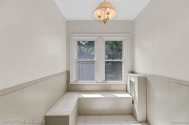 2410 Yale Avenue, Royal Oak, MI 48067