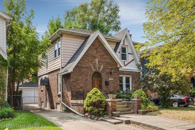 2410 Yale Avenue, Royal Oak, MI 48067