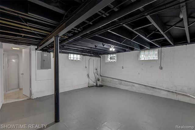 2410 Yale Avenue, Royal Oak, MI 48067