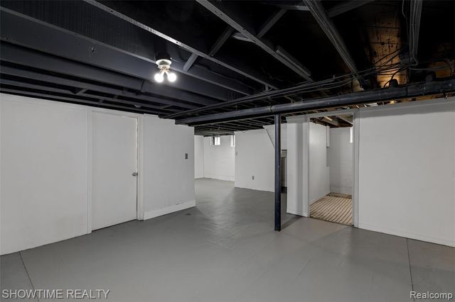 2410 Yale Avenue, Royal Oak, MI 48067