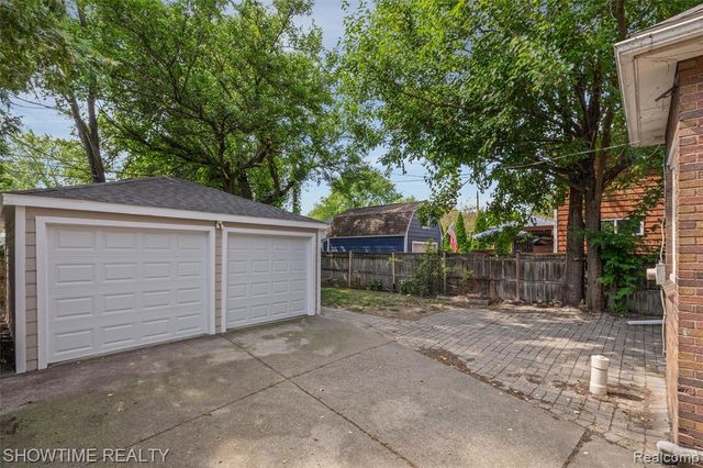 2410 Yale Avenue, Royal Oak, MI 48067