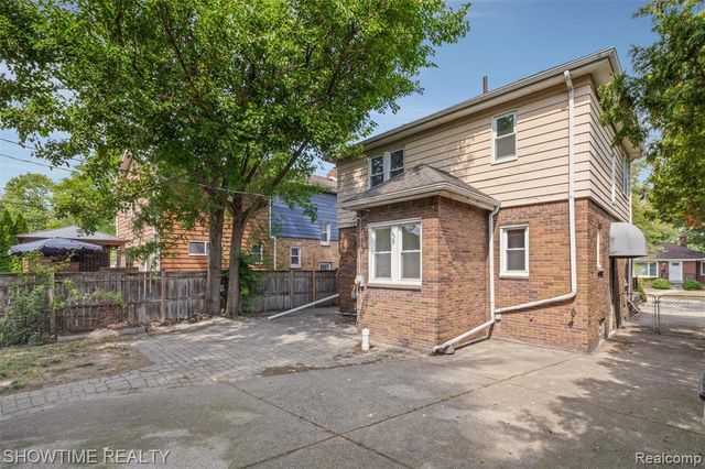 2410 Yale Avenue, Royal Oak, MI 48067