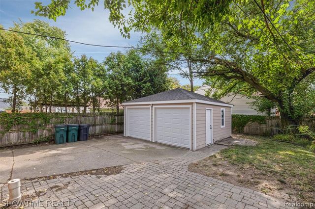 2410 Yale Avenue, Royal Oak, MI 48067
