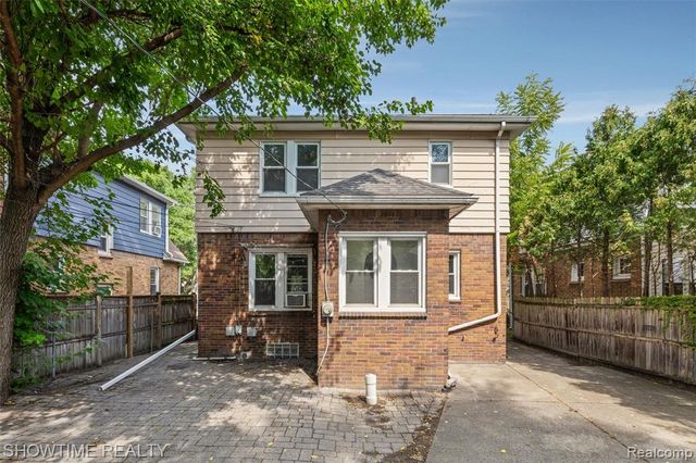2410 Yale Avenue, Royal Oak, MI 48067