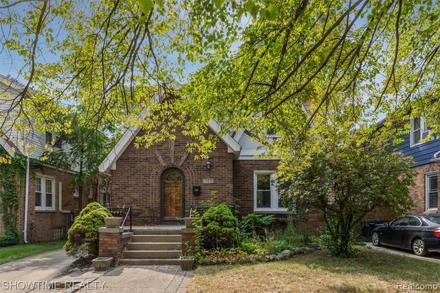 2410 Yale Avenue, Royal Oak, MI 48067