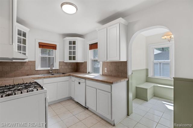 2410 Yale Avenue, Royal Oak, MI 48067