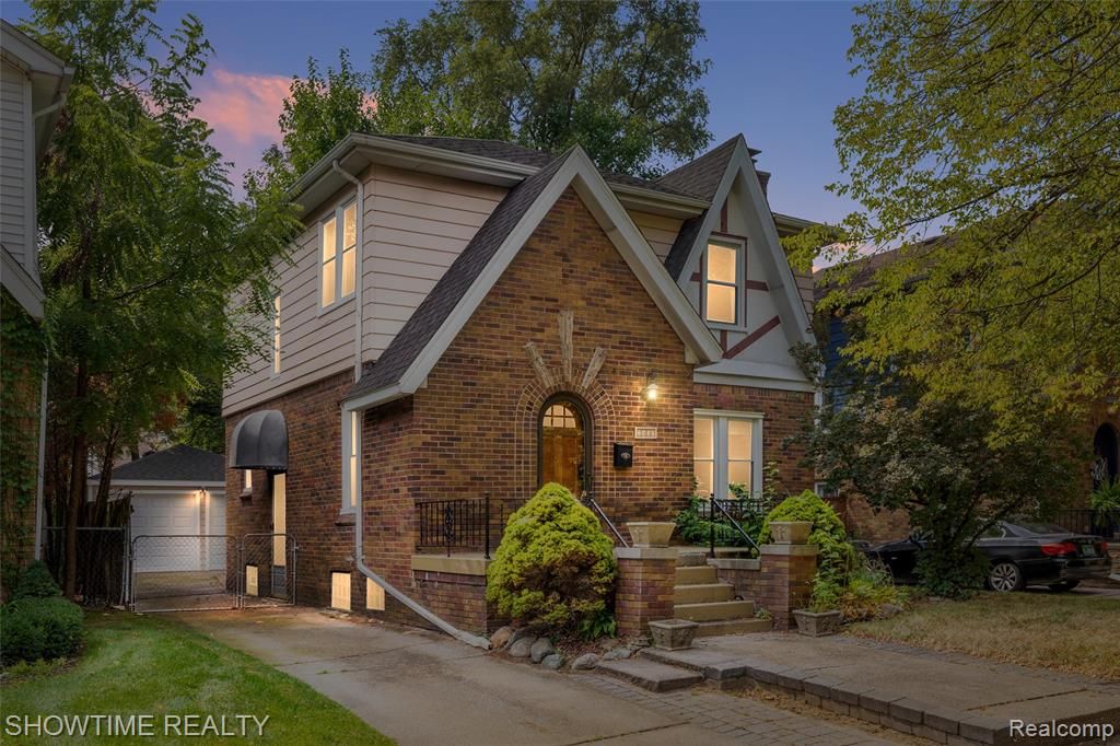 2410 Yale Avenue, Royal Oak, MI 48067