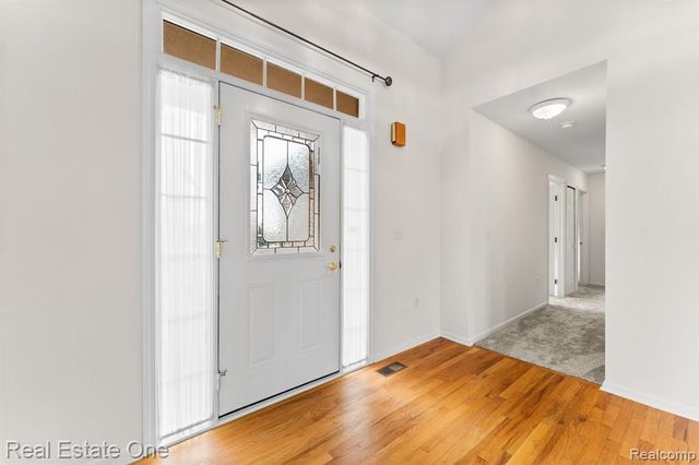 9305 Rotondo Drive, Howell, MI 48855