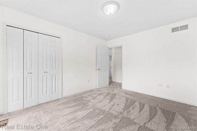 9305 Rotondo Drive, Howell, MI 48855