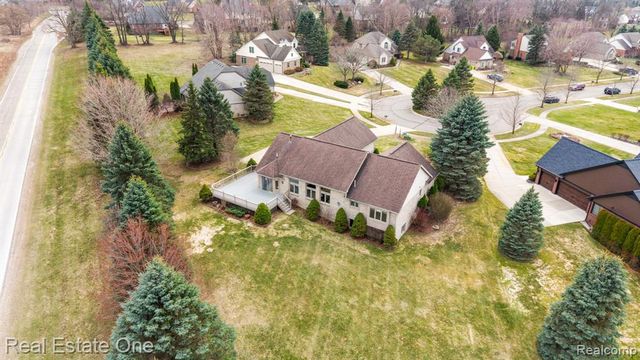 9305 Rotondo Drive, Howell, MI 48855