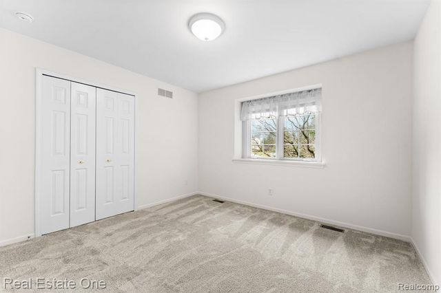 9305 Rotondo Drive, Howell, MI 48855