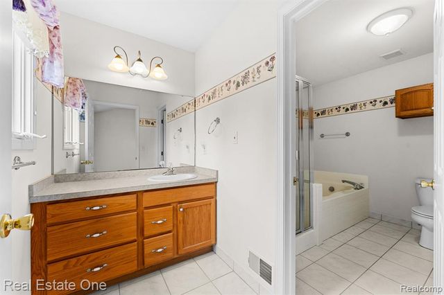 9305 Rotondo Drive, Howell, MI 48855