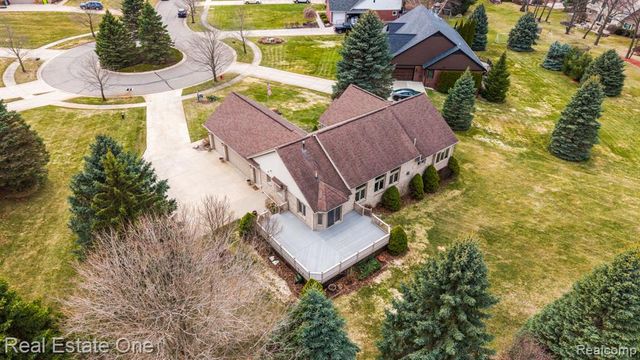 9305 Rotondo Drive, Howell, MI 48855