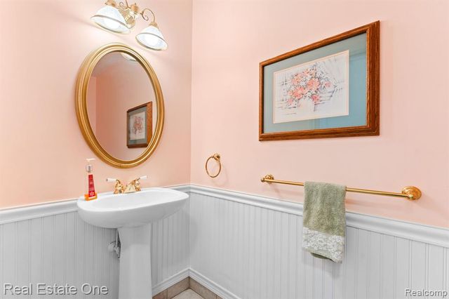 9305 Rotondo Drive, Howell, MI 48855