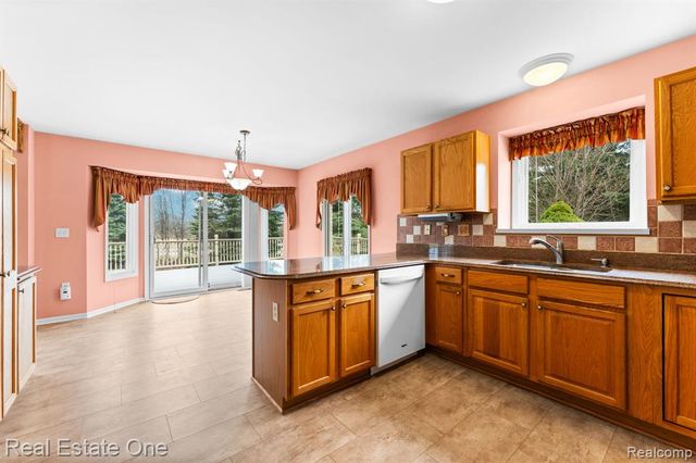 9305 Rotondo Drive, Howell, MI 48855