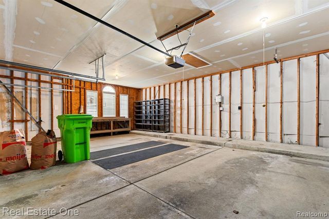 9305 Rotondo Drive, Howell, MI 48855