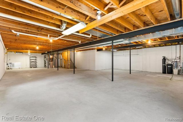 9305 Rotondo Drive, Howell, MI 48855