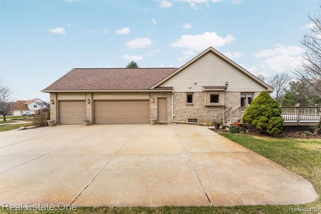 9305 Rotondo Drive, Howell, MI 48855