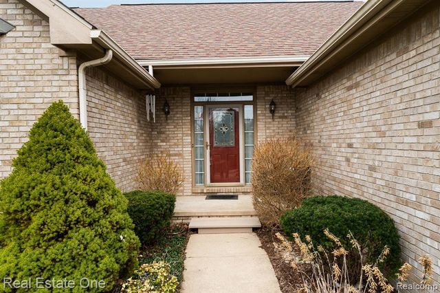 9305 Rotondo Drive, Howell, MI 48855