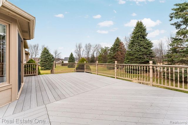 9305 Rotondo Drive, Howell, MI 48855