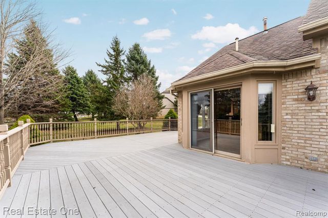 9305 Rotondo Drive, Howell, MI 48855