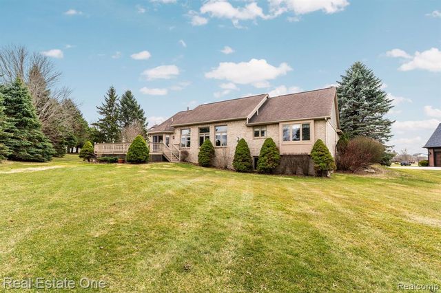 9305 Rotondo Drive, Howell, MI 48855