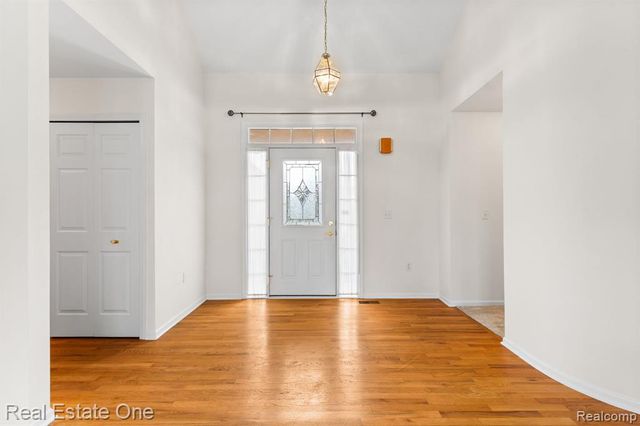 9305 Rotondo Drive, Howell, MI 48855