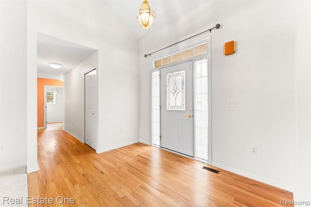 9305 Rotondo Drive, Howell, MI 48855