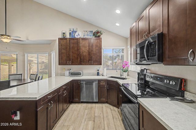 6421 W LARIAT Lane, Phoenix, AZ 85083
