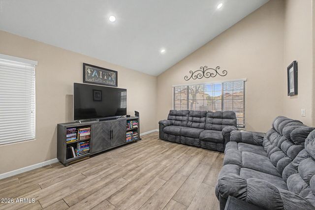 6421 W LARIAT Lane, Phoenix, AZ 85083