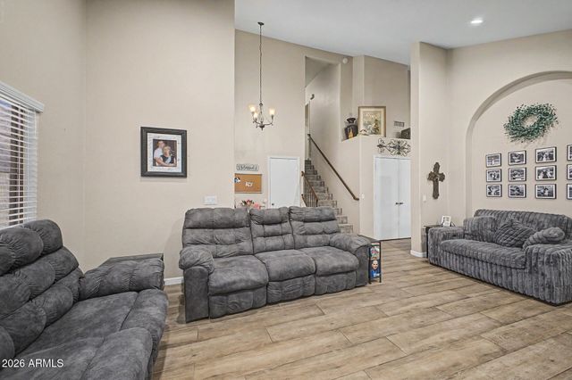 6421 W LARIAT Lane, Phoenix, AZ 85083