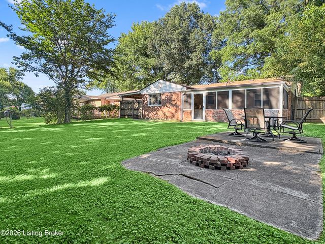 5214 Windy Willow Dr, Louisville, KY 40241