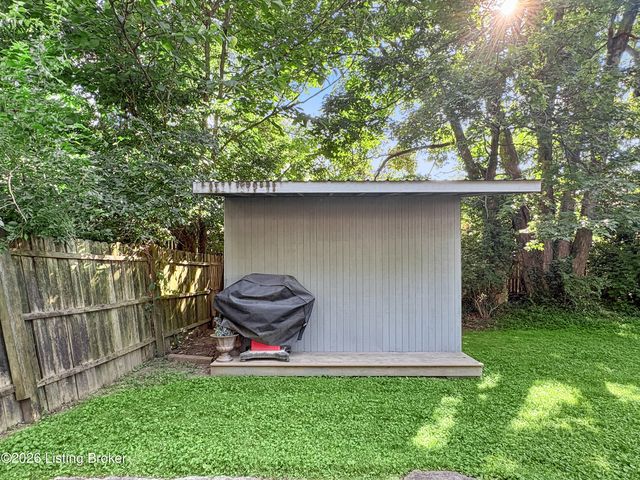 5214 Windy Willow Dr, Louisville, KY 40241